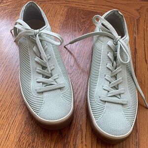 Rothys Spearmint Lace Ups Size 9